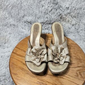 Born B.O.C Concept Ramey Womens Size 11 White Leather Floral Sandals (Winter Dis